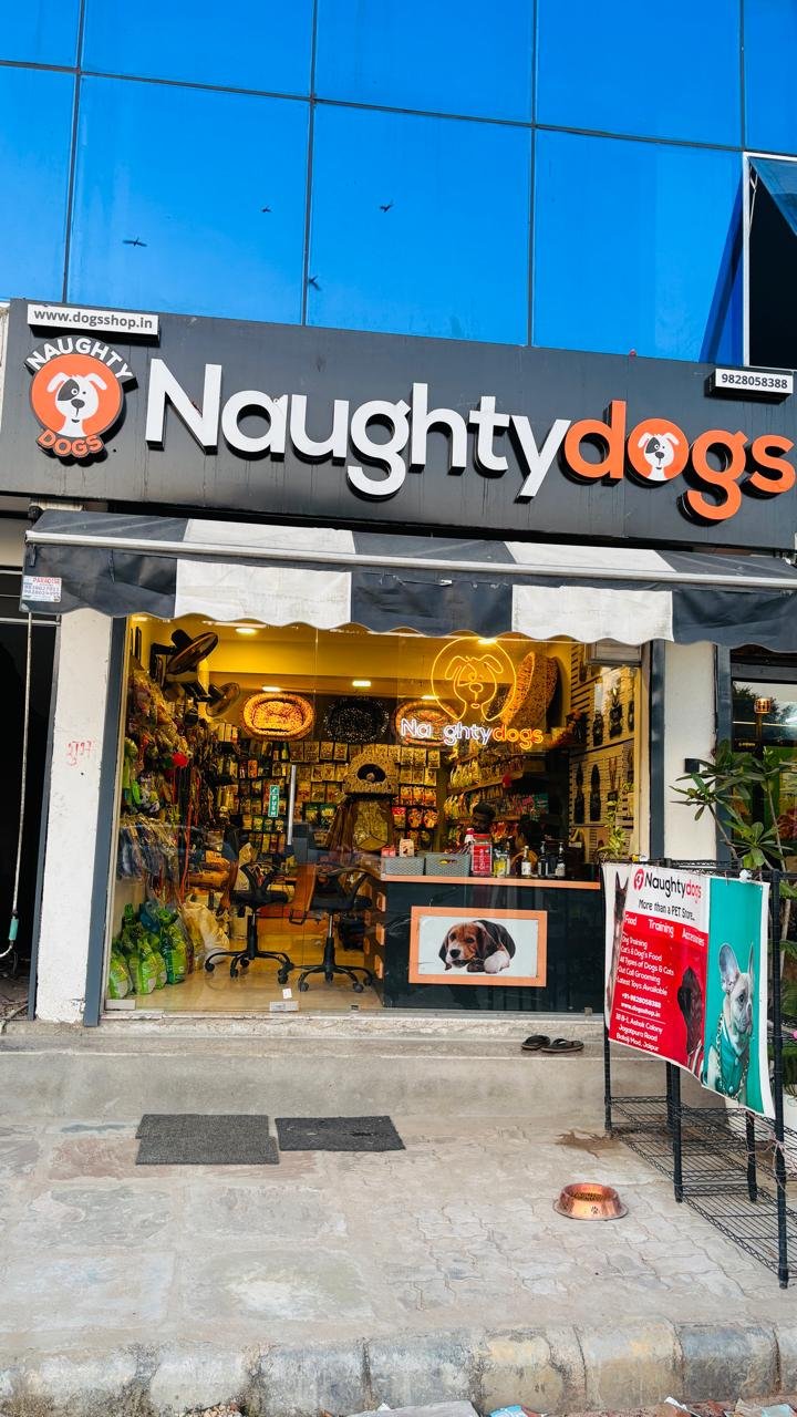 Naughty Dogs team in Jaipur store